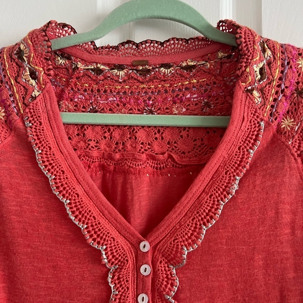 Free People CAMELIA SIESTA FIESTA CROCHET TRIM LONG SLEEVE TOP EUC! Size small. - Picture 2 of 8
